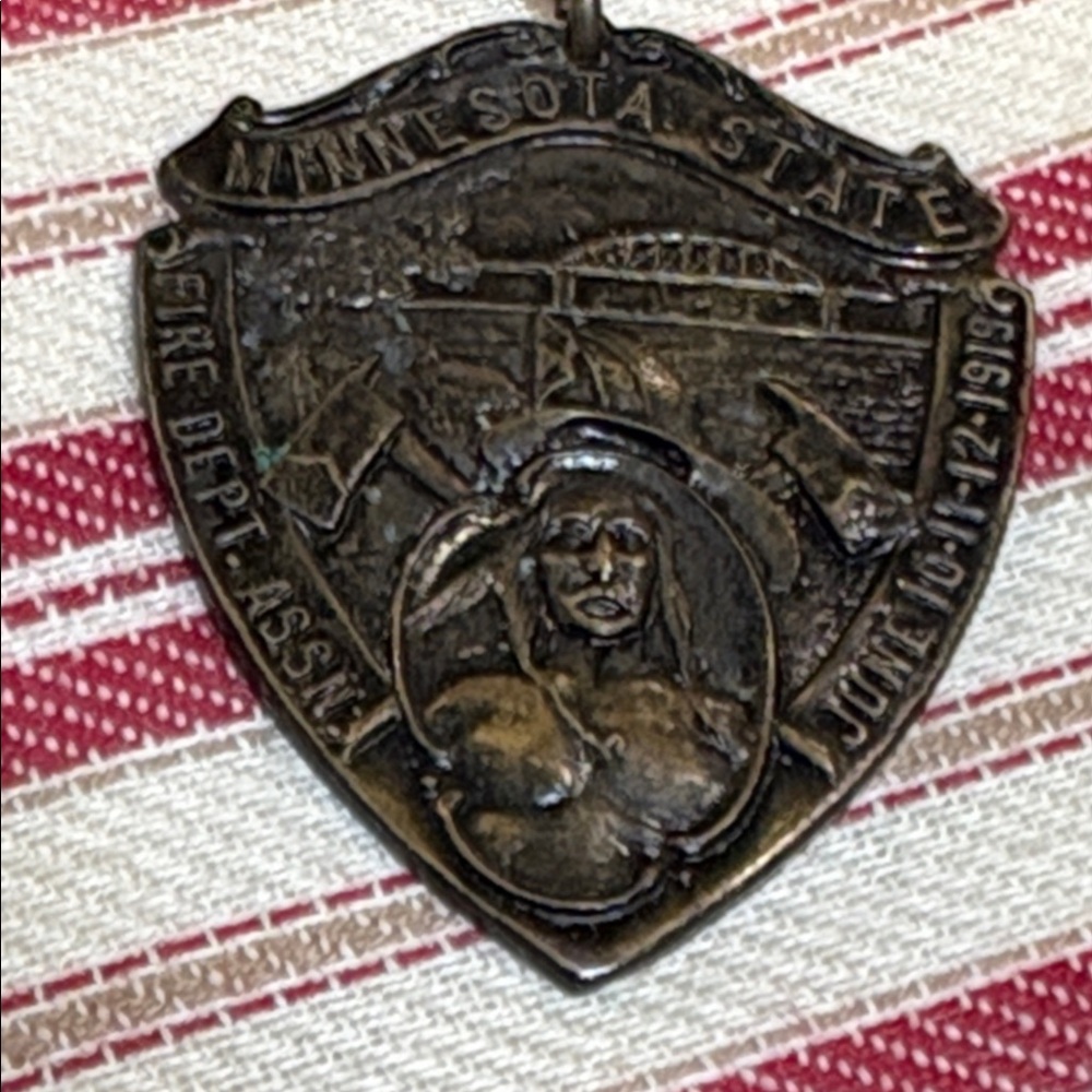 Vintage Delegate Badge Minnesota Fire Department Association - Picture 2 of 4